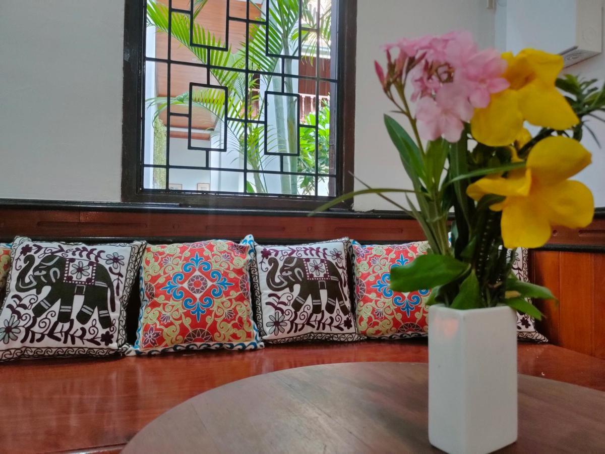 Lotus Corner - Heritage B&B Луанг Прабанг Екстериор снимка