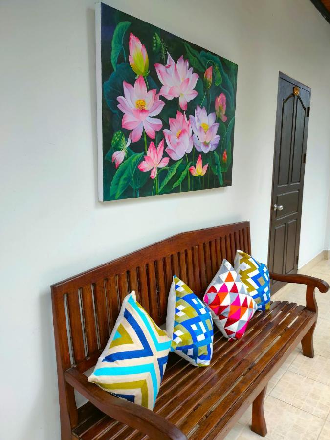 Lotus Corner - Heritage B&B Луанг Прабанг Екстериор снимка